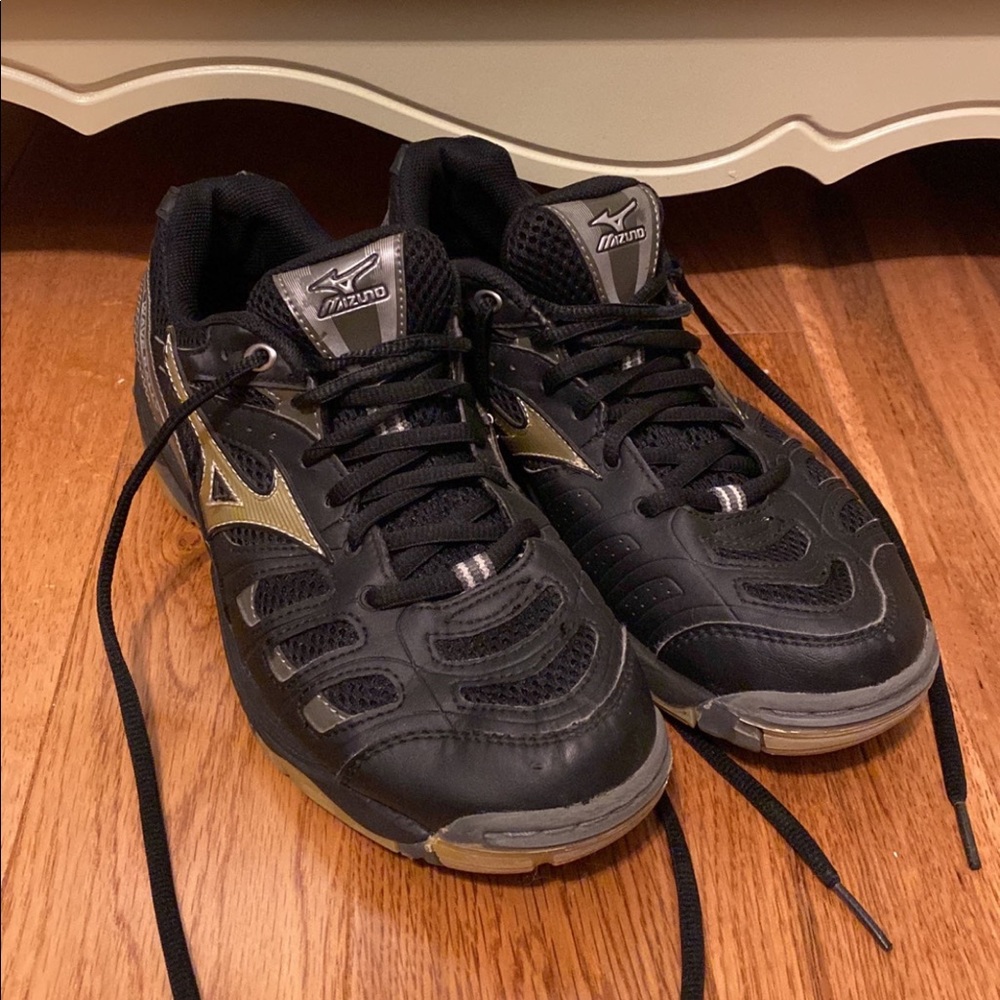 Mizuno volleyball shoes